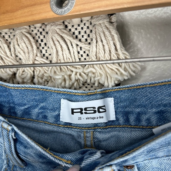 RSQ Distressed Jean Cutoff Shorts Size 25 - Picture 2 of 3